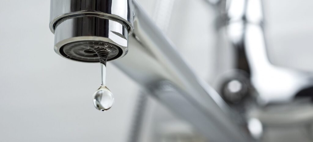 reducing-water-bills-fizing-water-leaks-in-faucets